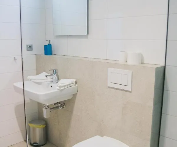 U Lva Πανσιόν 4*